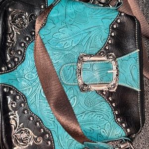 NWT- BEAUTIFUL Montana West cross body purse